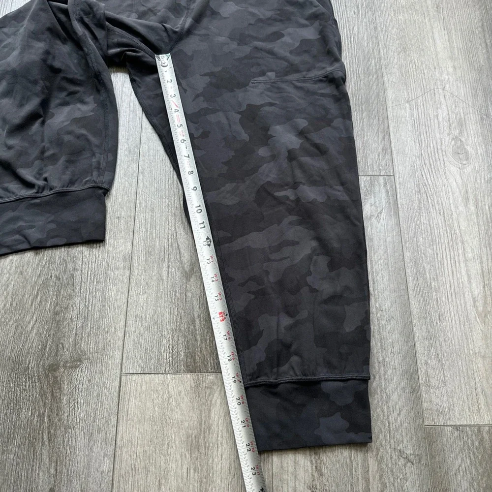Lululemon Women's Size 12 Black Camo Aliga Capris Jogger Leggings Pockets